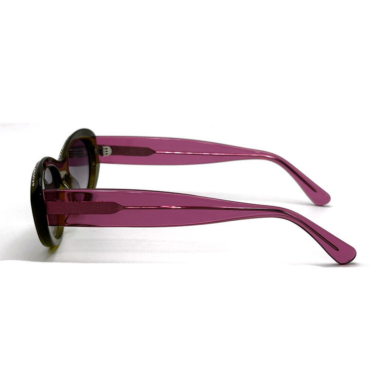 L'acétate est utilisé pour la fabrication de lunettes de soleil de papillon classique pour femmes.