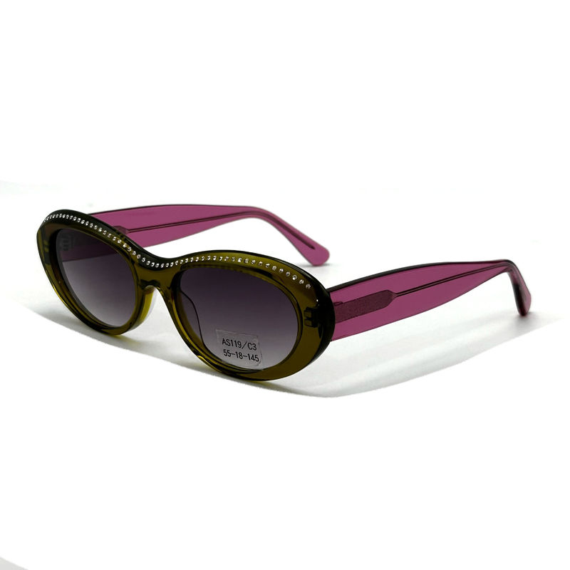 L'acétate est utilisé pour la fabrication de lunettes de soleil de papillon classique pour femmes.