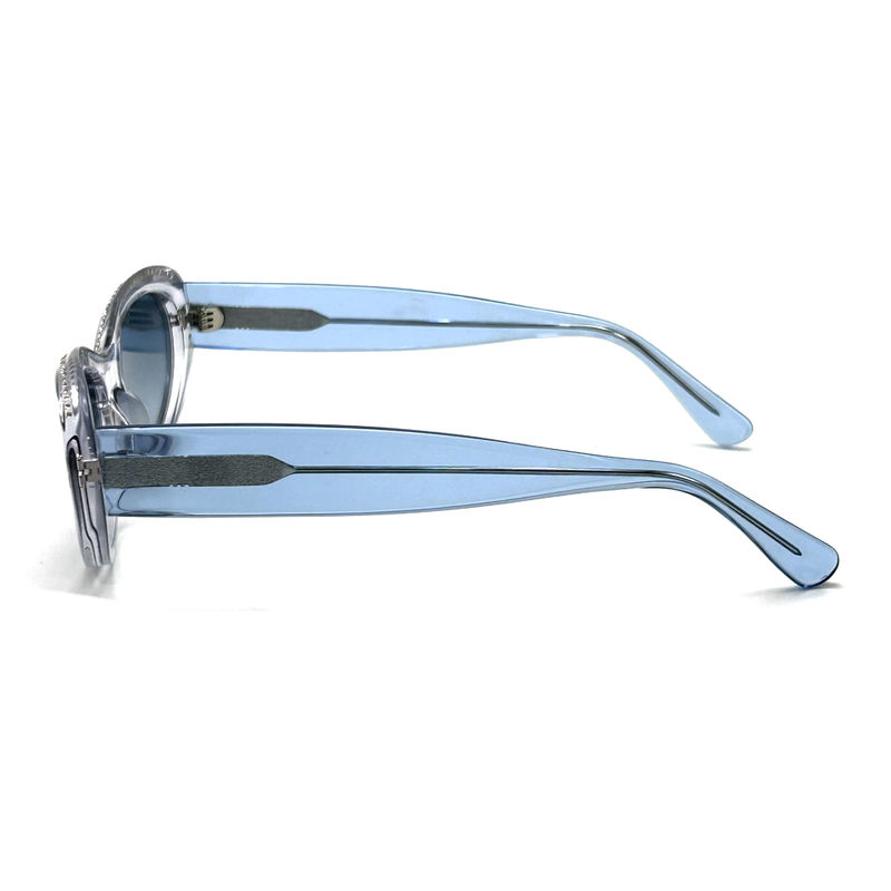 L'acétate est utilisé pour la fabrication de lunettes de soleil de papillon classique pour femmes.