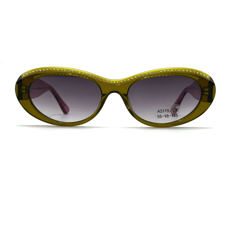 L'acétate est utilisé pour la fabrication de lunettes de soleil de papillon classique pour femmes.