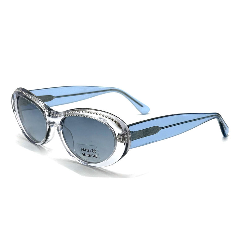 L'acétate est utilisé pour la fabrication de lunettes de soleil de papillon classique pour femmes.