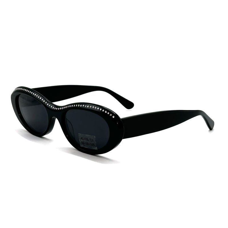 L'acétate est utilisé pour la fabrication de lunettes de soleil de papillon classique pour femmes.