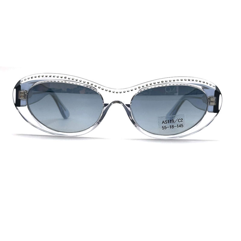 L'acétate est utilisé pour la fabrication de lunettes de soleil de papillon classique pour femmes.